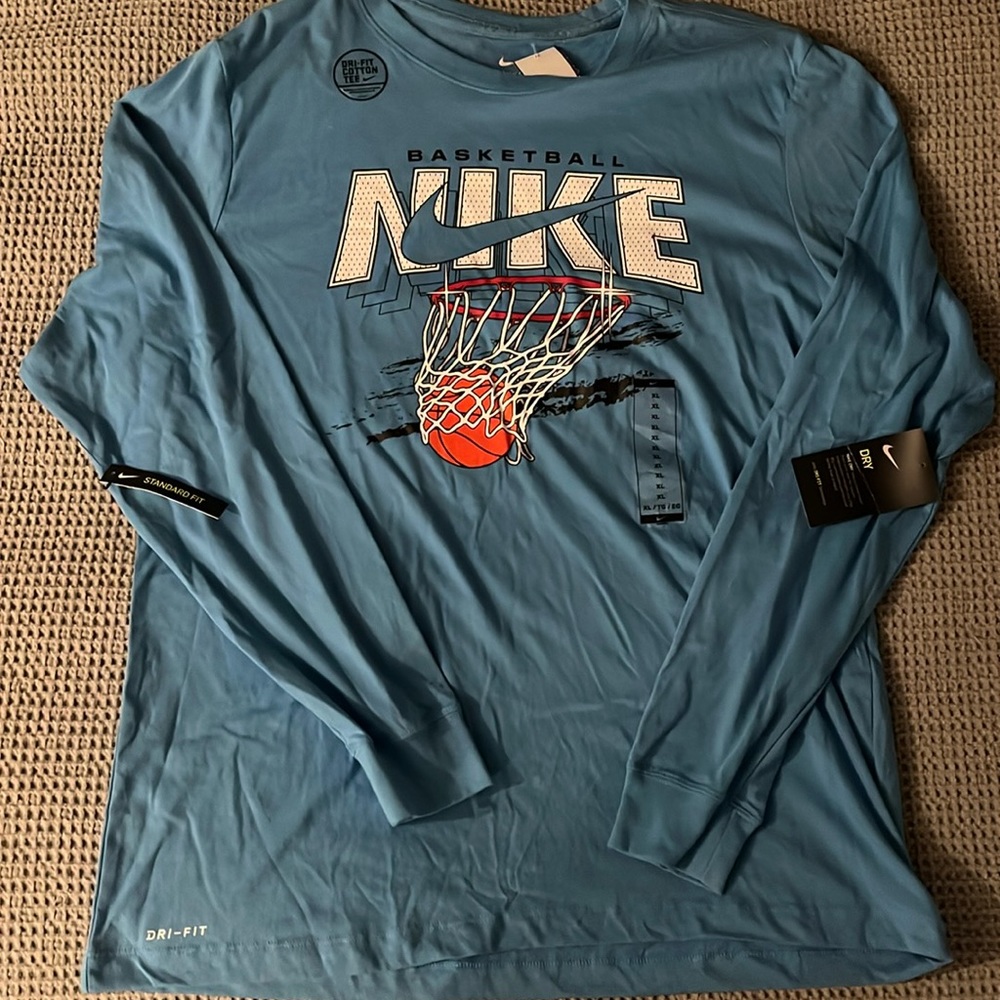 NWT Nike long sleeve shirt